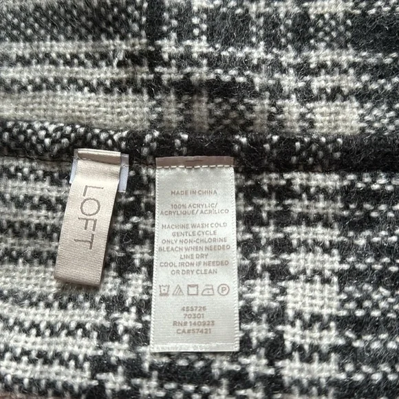 LOFT Circle Scarf - Picture 2 of 3